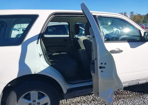 2009 Ford Escape Xls/Xls Manual из США, поврежденный, VIN 1FMCU02749KB31375